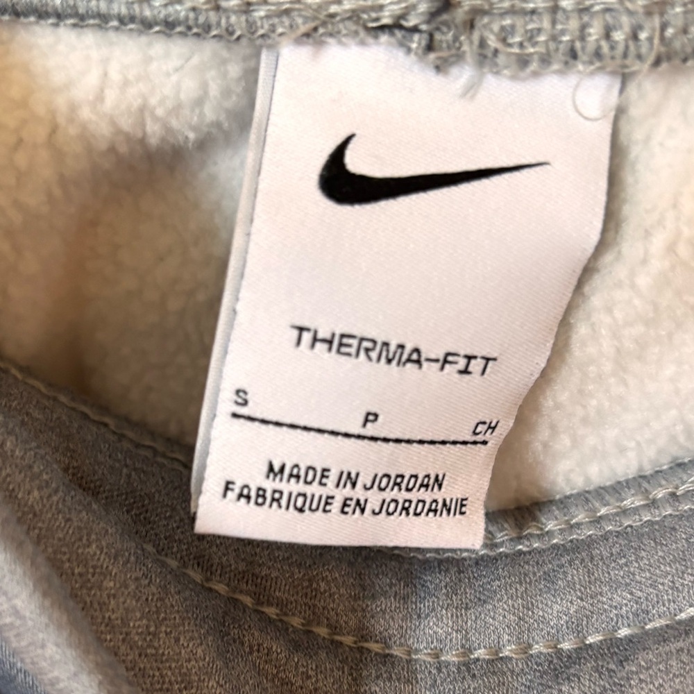 Women’s Nike Therma-Fit Gray Sweatpants - Picture 2 of 3